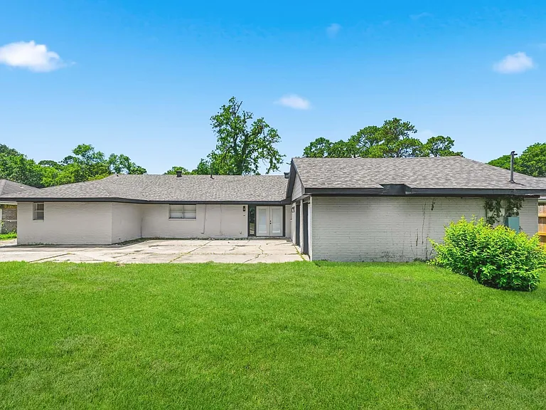 1310 Burning Tree Rd — Photo 31