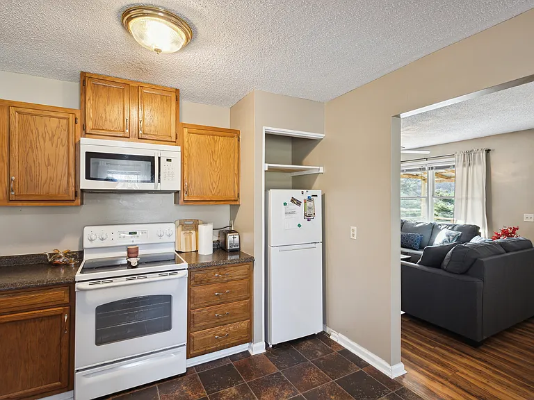 198 Harmony Dr — Photo 17