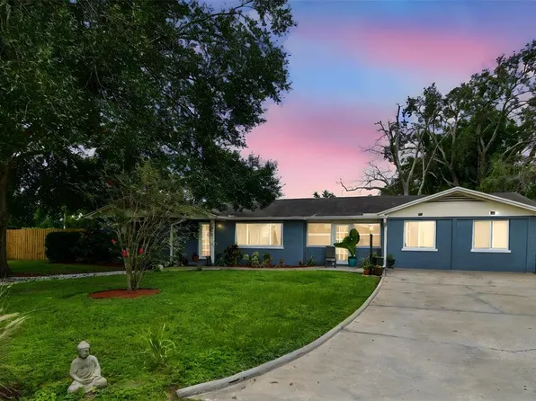 1402 W Bogie Dr, Tampa, FL 33612