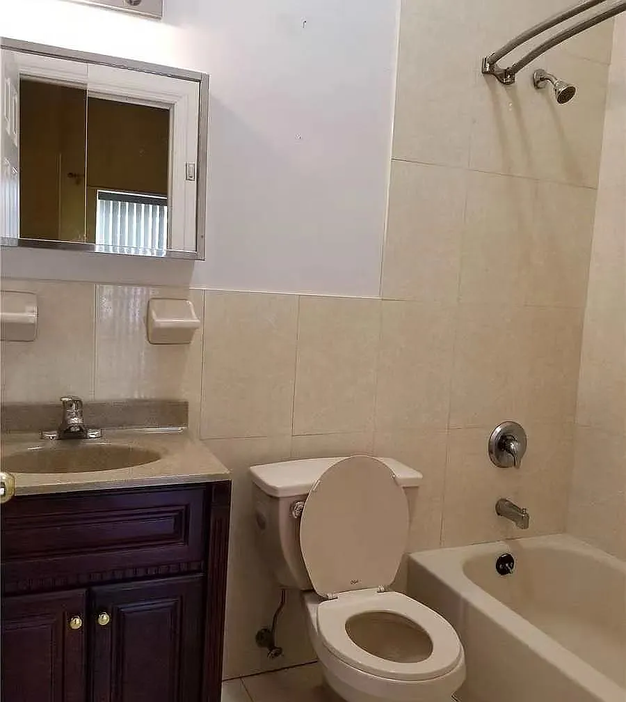 3 bed, 1100 sqft, $2,900 — Photo 3