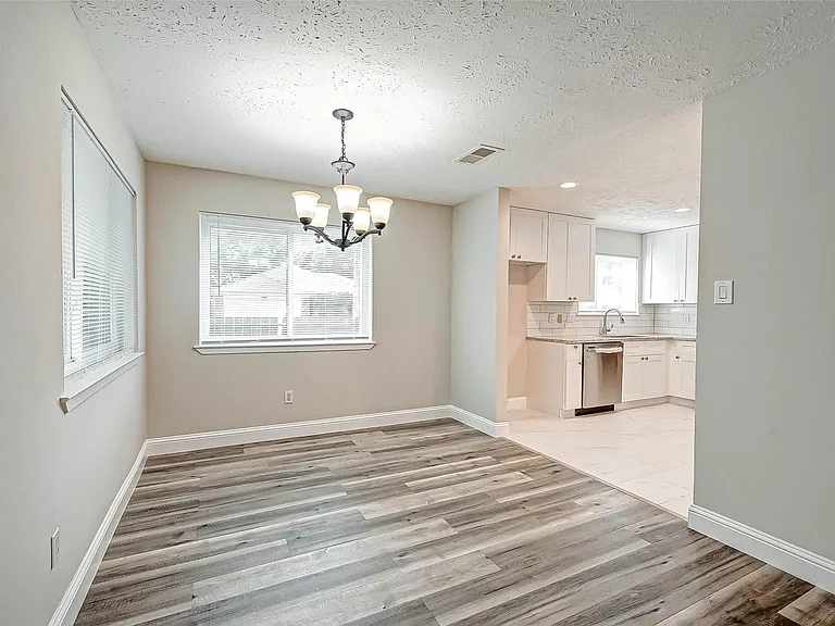 6802 Glenray Dr — Photo 12