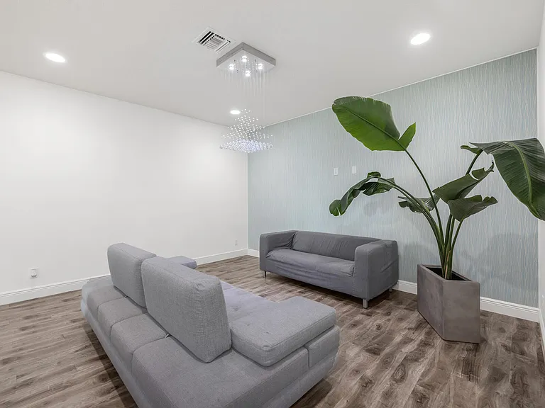 8256 Bradford Way — Photo 37