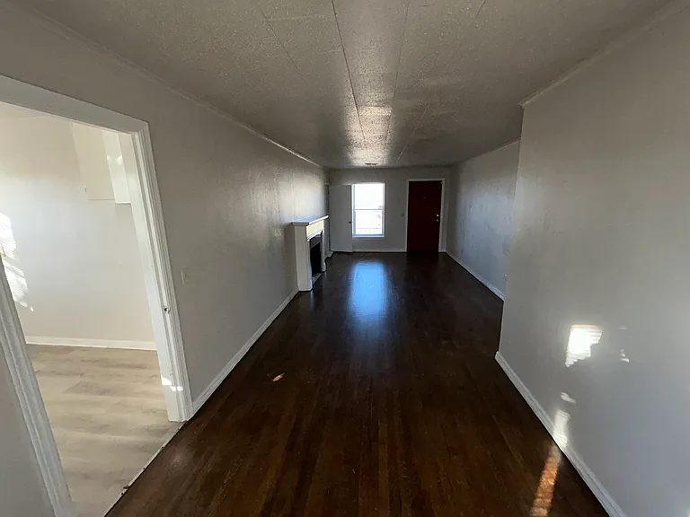 2200 NE 24th St — Photo 3