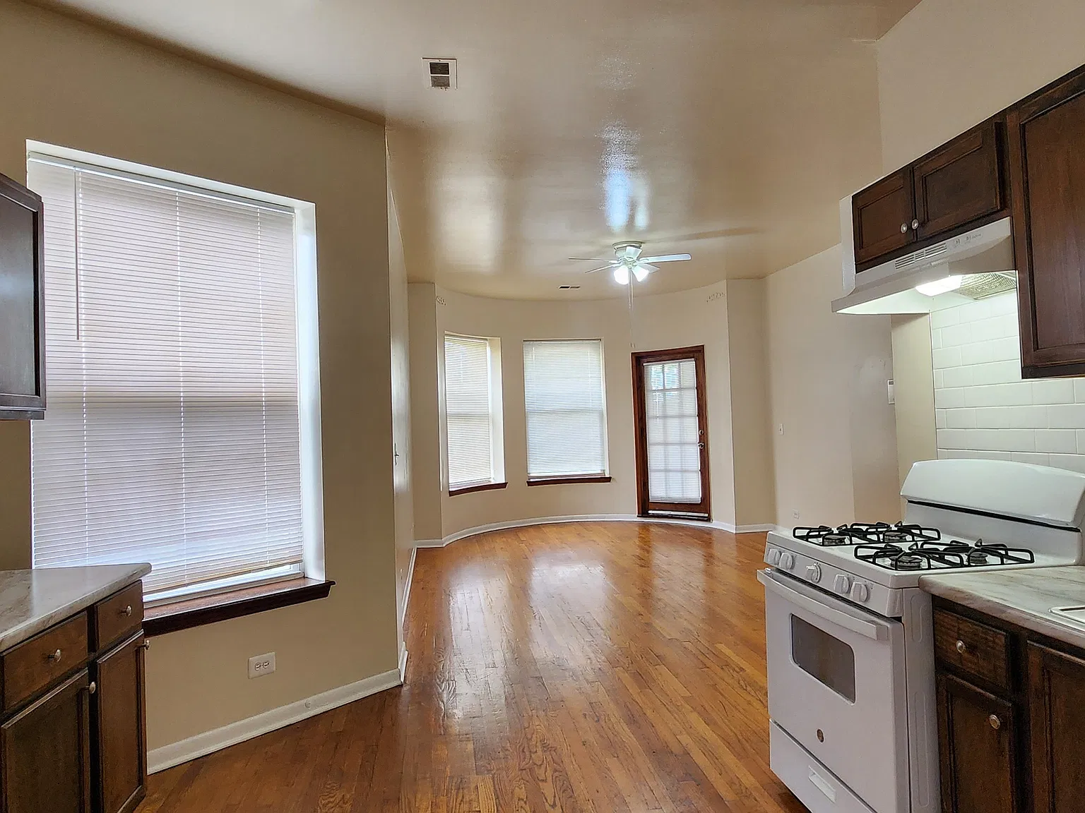 1 bed, 1100 sqft, $1,450 — Photo 4