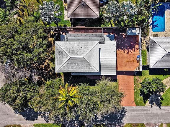 2nd image of 2780 SE 5th Court