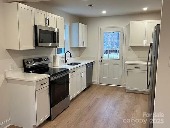 3rd image of 345 Fannie Cir