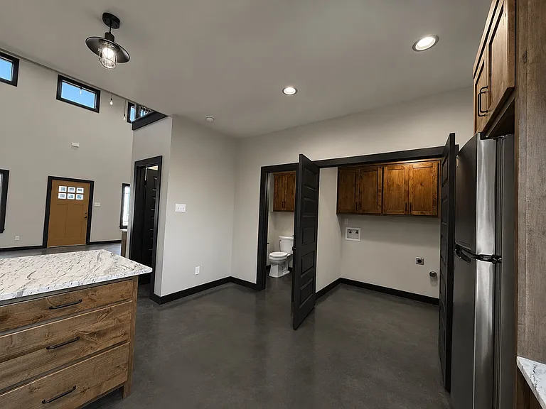 215 E Avenue K #B — Photo 9