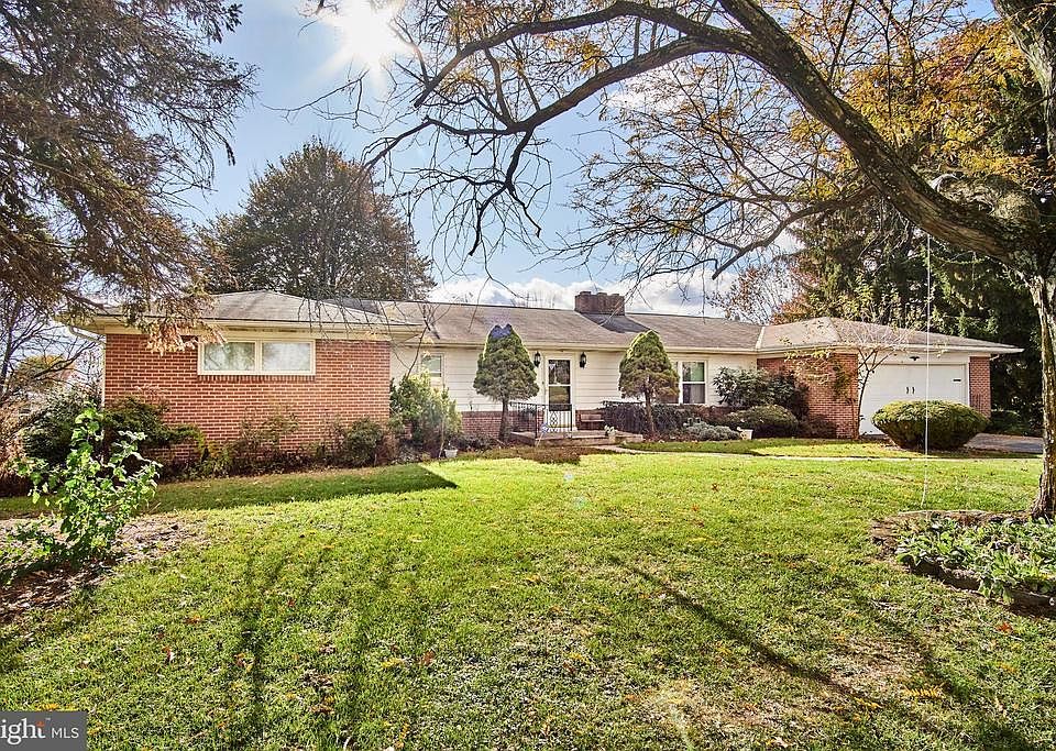 1st image of 300 Terrace Dr