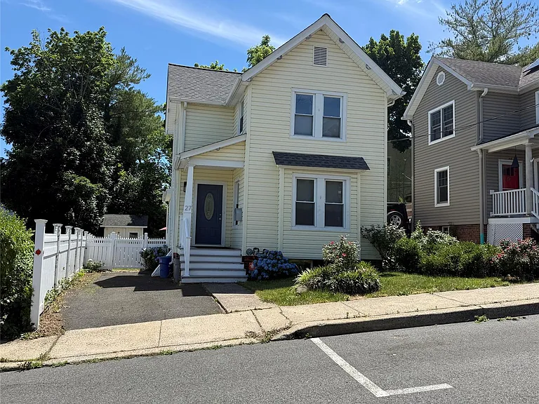 27 Lydecker St — Photo 3