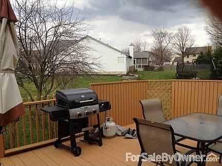 Deck furniture included
						:
						Freshly painted.