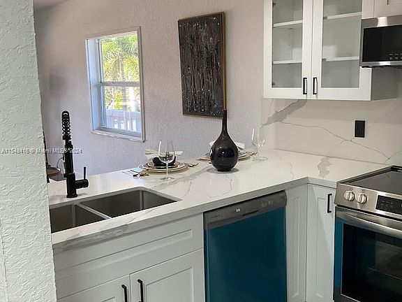 4th image of 1100 SW 12th St APT 212