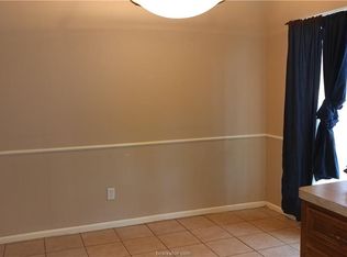 909 Wedgewood Cir, Bryan, TX 77801