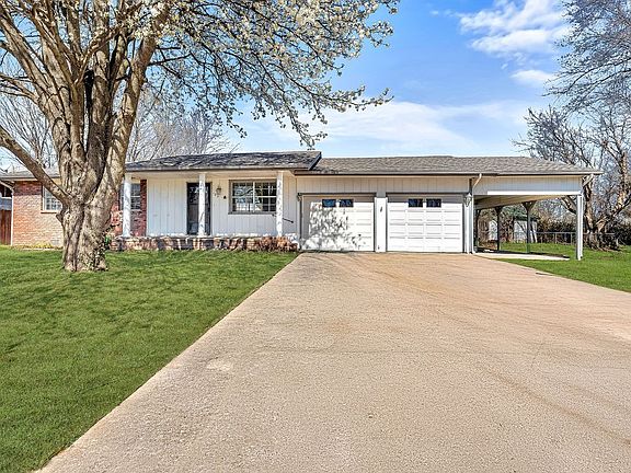 2nd image of 106 Henry Little Cir