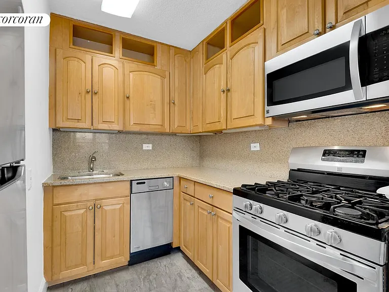 300 Cathedral Pkwy #9F — Photo 4