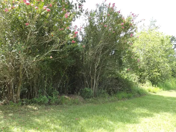 Willow Rd, Wallis, TX 77485