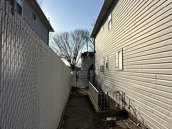 4th image of 473 Collfield Ave