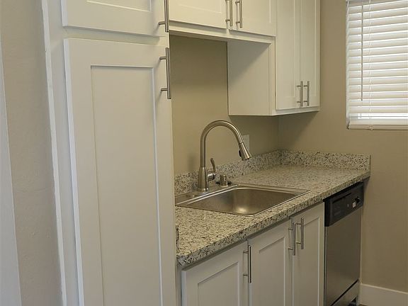 4th image of 1027 35th Ave APT 21