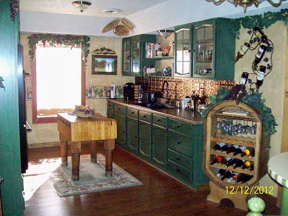 3rd image of 8619 Holiday Dr