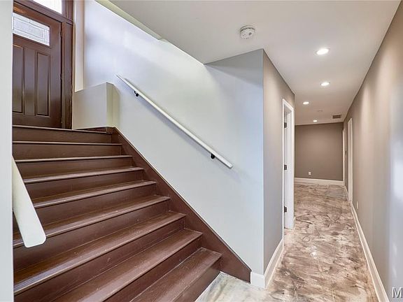 3rd image of 4253 Washington Blvd #A