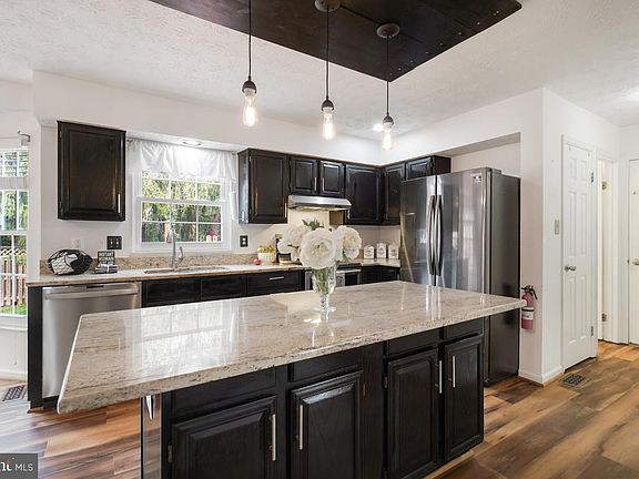 3rd image of 1428 Cellar Creek Way
