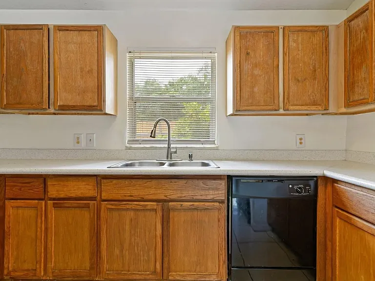 1706 Apache St NE — Photo 7