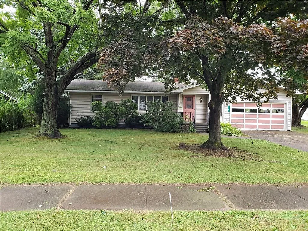 14 Carol Ave photo 1