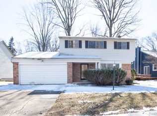 16083 Kirkshire Ave, Beverly Hills, MI 48025