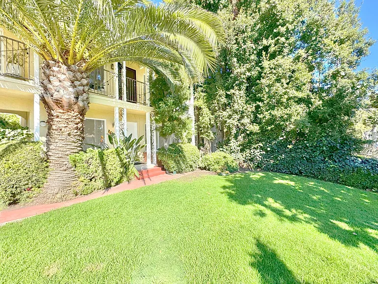 435 San Vicente Blvd — Photo 20