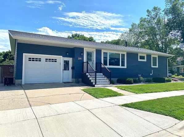 205 Kiefer St NE, Sleepy Eye, MN 56085