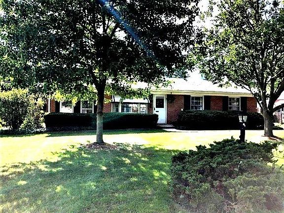 3rd image of 734 N Stephen Dr
