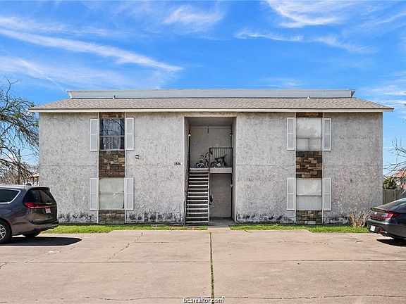 2nd image of 1526 Pine Ridge Dr APT C
