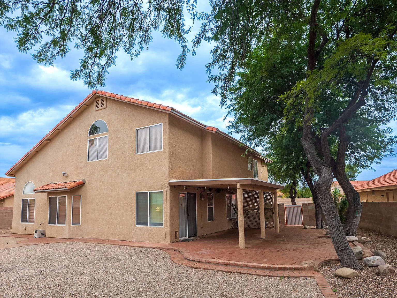 4 bed, 2446 sqft, $2,375 — Photo 2
