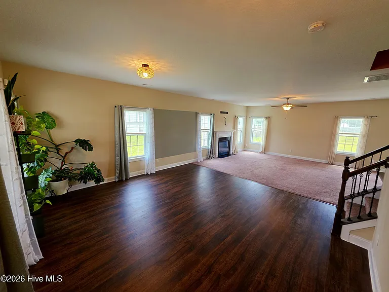 406 Tyrrell Trl — Photo 4