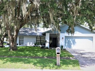 1412 Oakwood Ln, Plant City, FL 33563