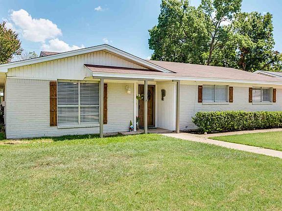 3rd image of 5018 Lakemoor Dr