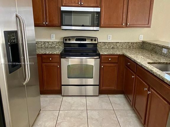 4th image of 11603 NW 89th St APT 221