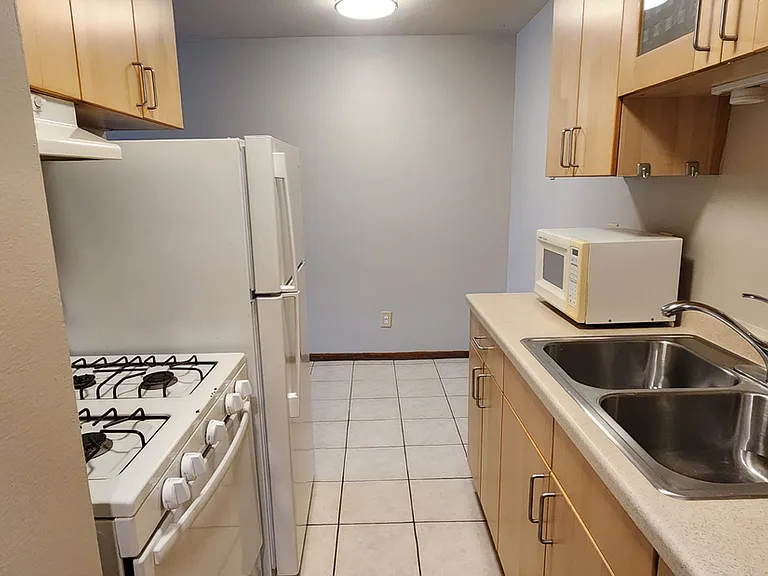Bryant Avenue Apartments — Photo 15