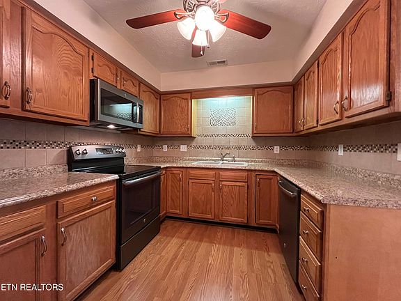 5th image of 1005 Brittany Deanne Ln