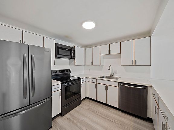 4th image of 155 George Washington Blvd APT 607
