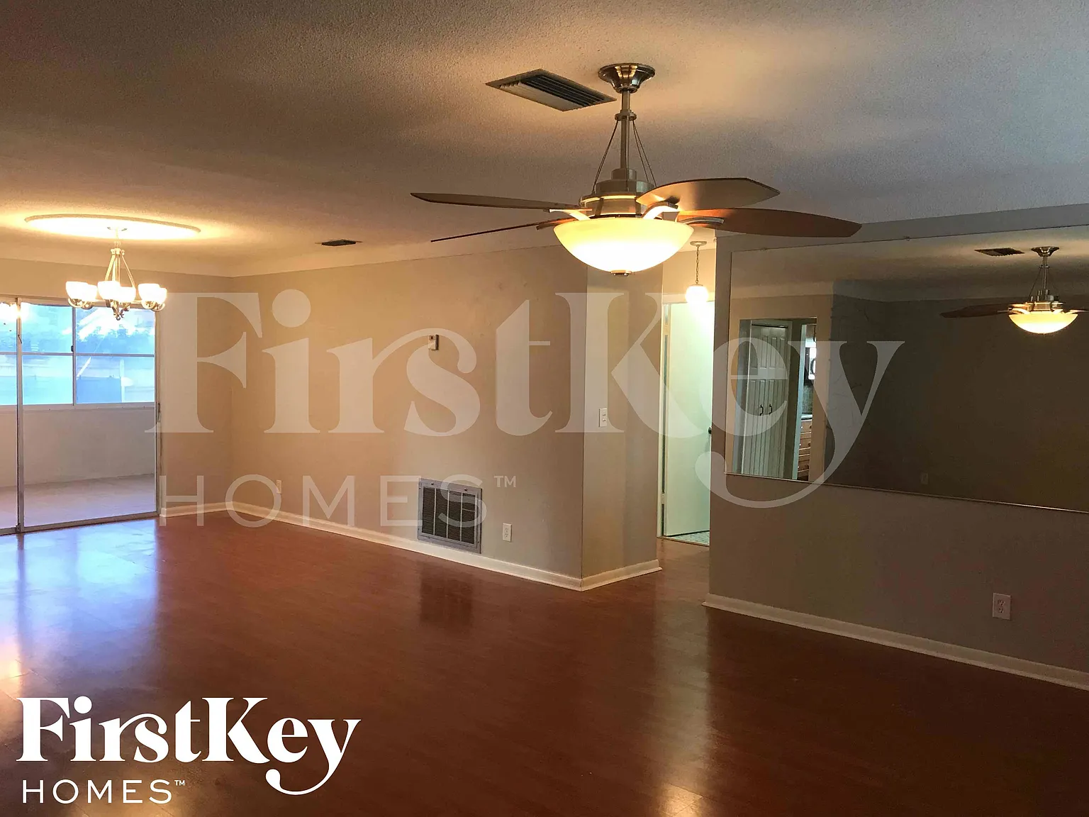 3 bed, 2.0 bath, 1617 sqft, $3,710 — Photo 4