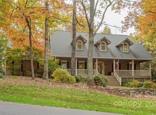 100 Little Cherokee Rdg, Hendersonville, NC 28739