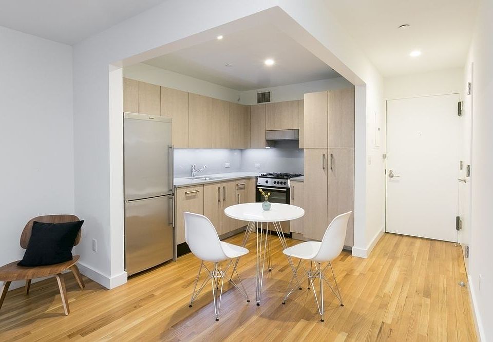 1st image of 101 W 15th St APT 103
