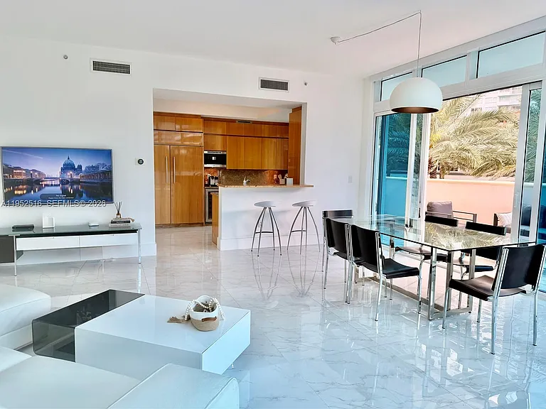 50 S Pointe Dr #LOFT4 — Photo 11