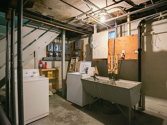 3rd image of 439 Wheeler St N APT 1