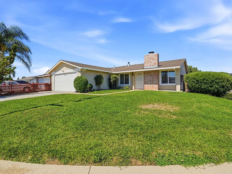 522 Lanning Ct — Photo 2