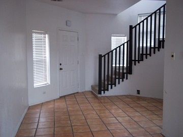 http://www.propertyboss.net/CustomerImages/AMMRE_1205/media/Properties/615%20Menaul%20NW%20Unit%20F/zsmall_Picture%20006.jpg