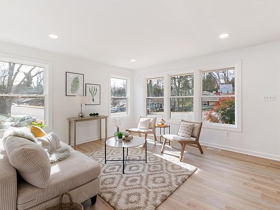 3rd image of 102 N Baker St