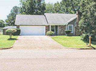 6155 Clarence Dr, Jackson, MS