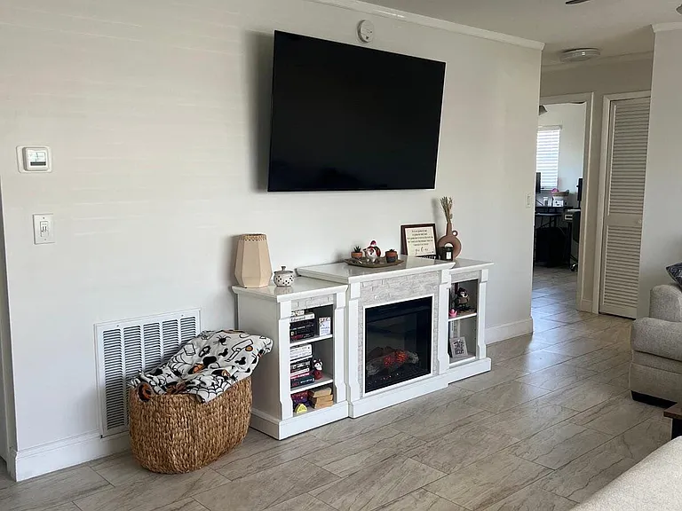 581 Oxford Ave — Photo 9