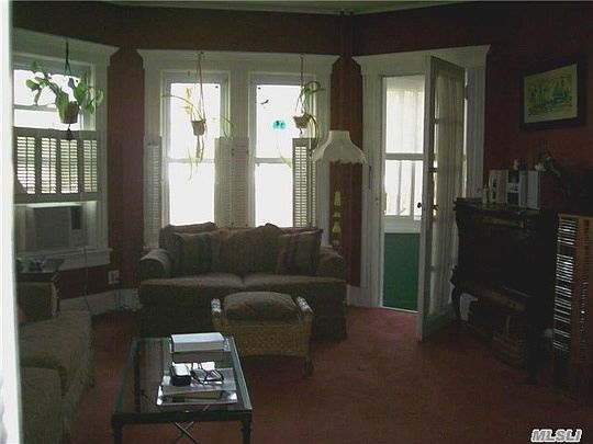 4th image of 949 Thomas Ave